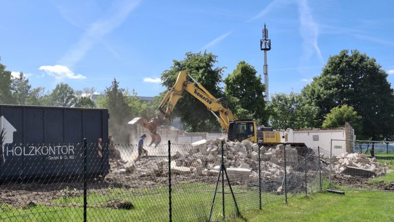 Demitz-Thumitz: Aulagebäude der Steinmetzschule ist abgerissen
