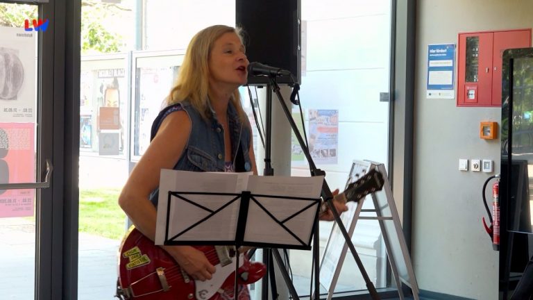 Kulturfenster: Bernadette La Hengst