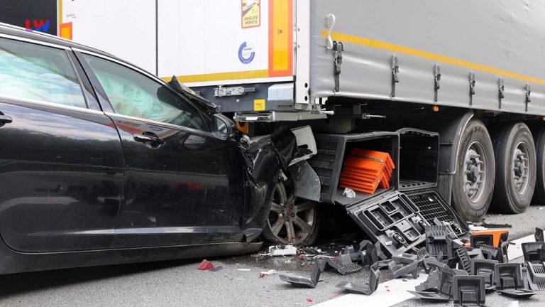 LK Görlitz/ Vierkirchen: A4 nach schwerem Crash komplett gesperrt