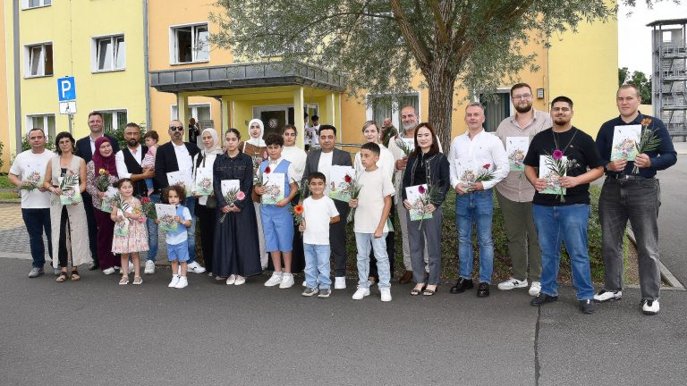 Herzberg/E.: Landkreis Elbe-Elster bürgert weitere 22 neue Staatsbürger ein