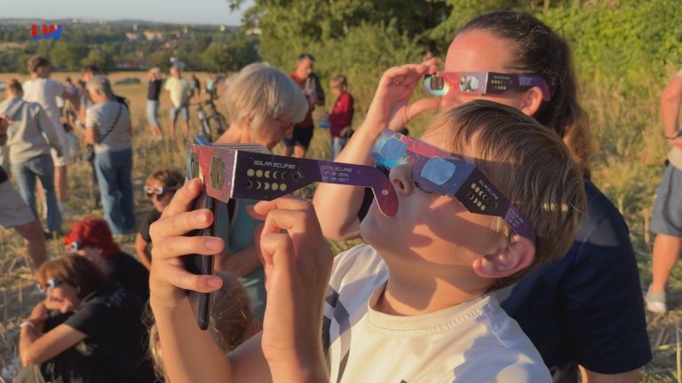 Görlitz/Herzberg/E./Schwarzkollm: Tausende beobachteten Sonnenfinsternis