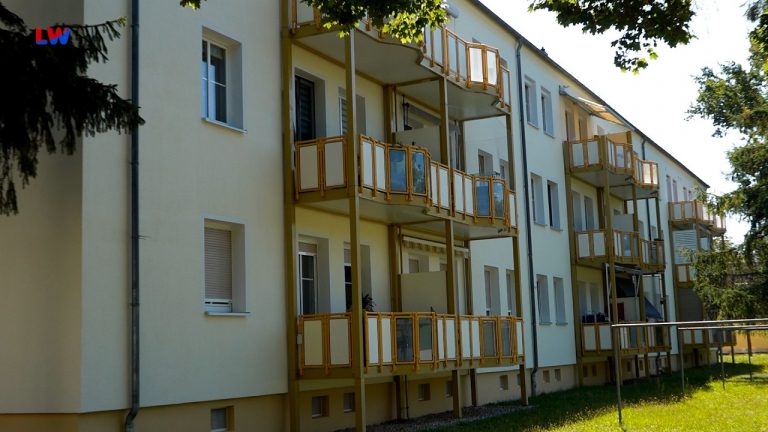 Hoyerswerda: Letzter Fassaden-Farbton für den Elsterbogen