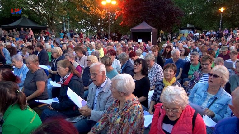 Hoyerswerda: Putzen – Singen – Feiern