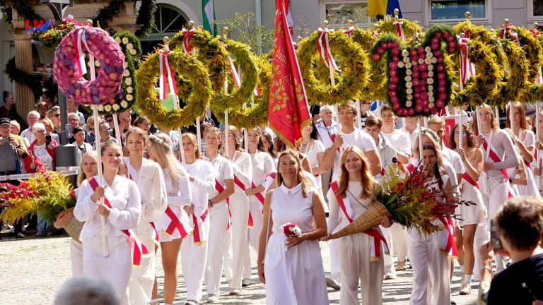 Kamenz: Teilnehmerrekord beim Traditionsumzug