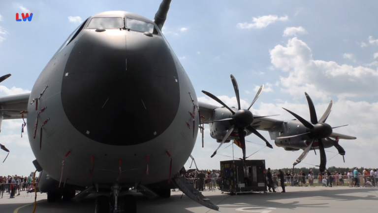Hoyerswerda: Übungsanflug einer A400M sorgt für Aufregung
