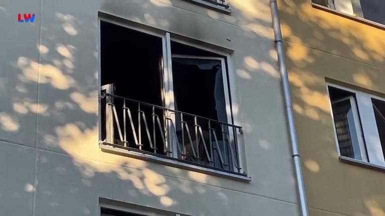 Hoyerswerda: Brand in Mehrfamilienhaus - Person tödlich verletzt