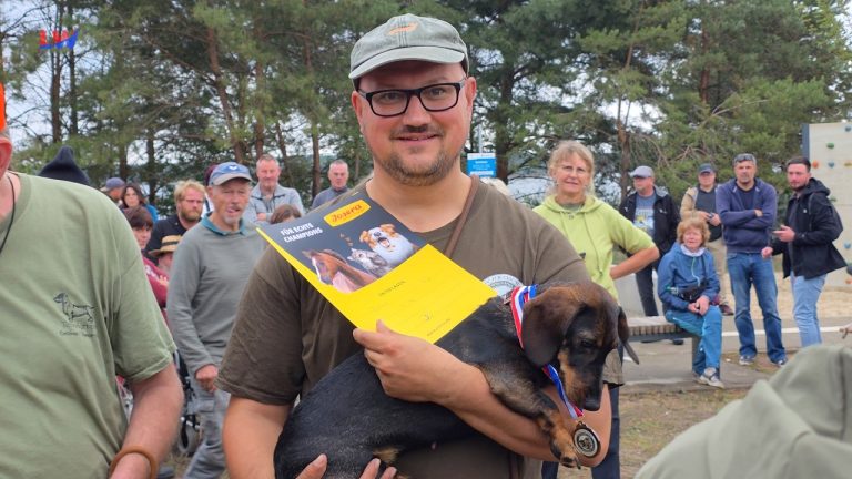 Kleinkoschen: Auf die Pfoten, fertig, los - Dackelrennen am Rostigen Nagel