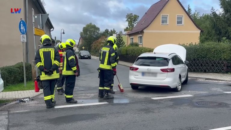 Lohsa OT Groß Särchen: Drei Verletzte und hoher Sachschaden nach Vorfahrtsfehler