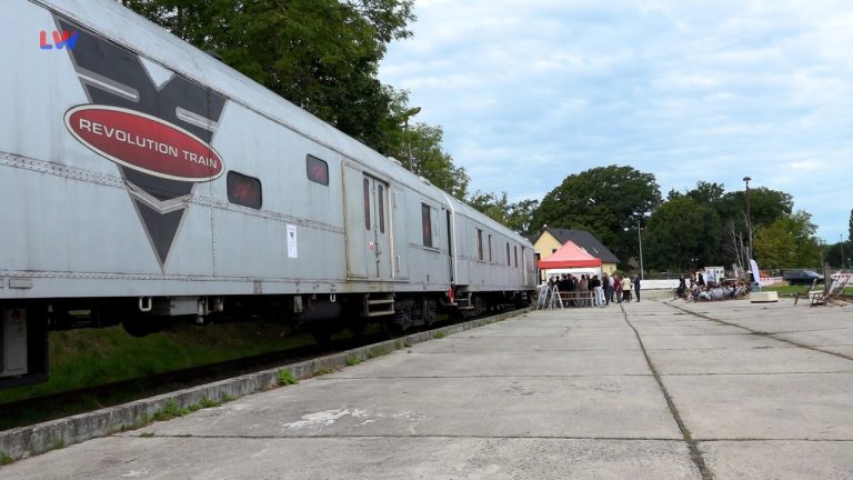Radeberg: Besucher Willkommen im Revolution Train