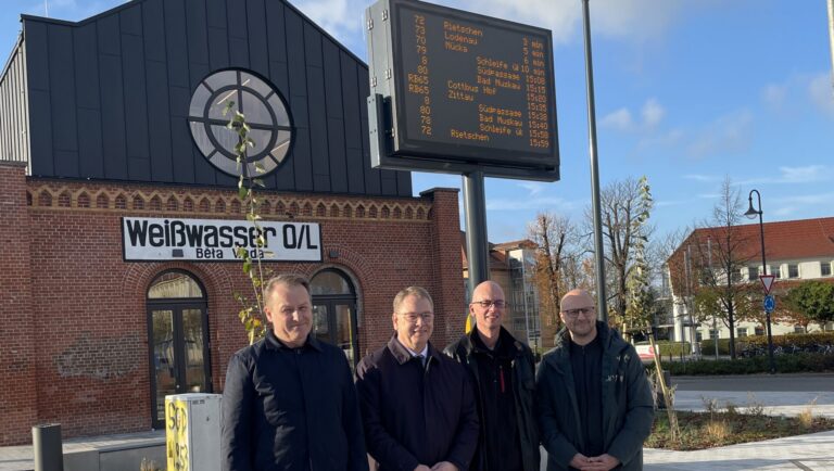 Weißwasser: Neues digitales LED-Display am Bahnhof