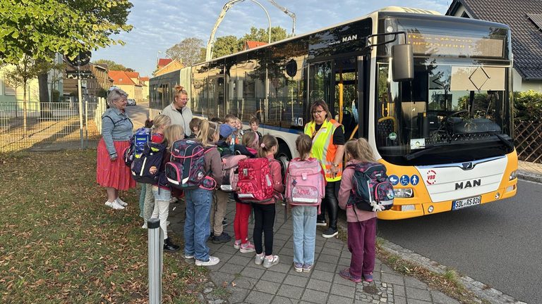 LK OSL: Sicher unterwegs mit dem Schulbus