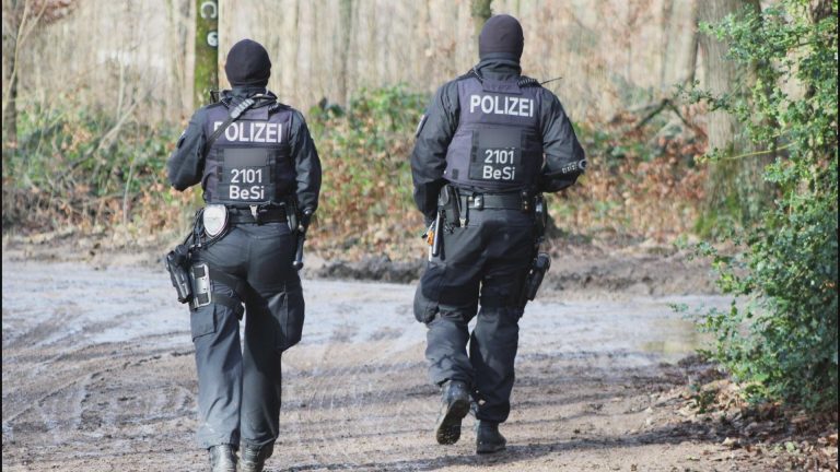 Schwarzheide/Dresden: Razzien wegen mutmaßlicher IS-Pläne